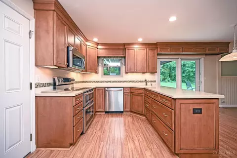 Kitchen - 871 Meadow Ridge Dr, Cincinnati, OH 45245 photo 2 of 5