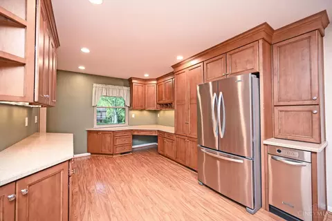 Kitchen - 871 Meadow Ridge Dr, Cincinnati, OH 45245 photo 4 of 5