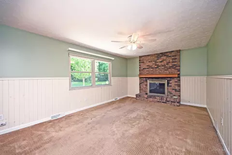 Living - 871 Meadow Ridge Dr, Cincinnati, OH 45245 photo 2 of 3