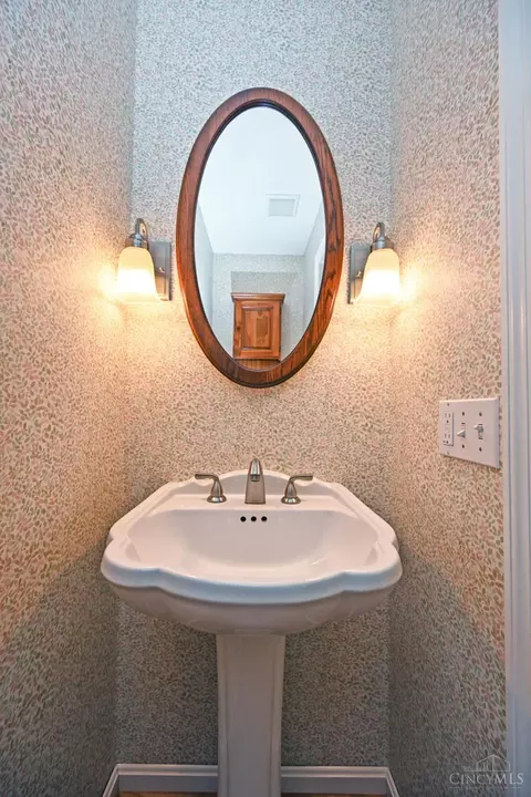 Bath - 871 Meadow Ridge Dr, Cincinnati, OH 45245 photo 1 of 5