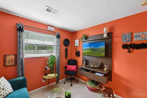 Living - 9613 Kosta Dr, Cincinnati, OH 45231 photo 4 of 4