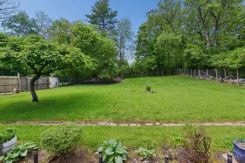 Exterior - 9613 Kosta Dr, Cincinnati, OH 45231 photo 10 of 13