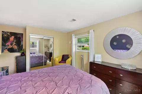 Bedroom - 9613 Kosta Dr, Cincinnati, OH 45231 photo 6 of 7