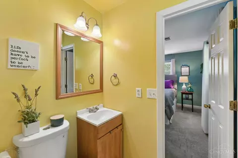 Bath - 9613 Kosta Dr, Cincinnati, OH 45231 photo 2 of 4