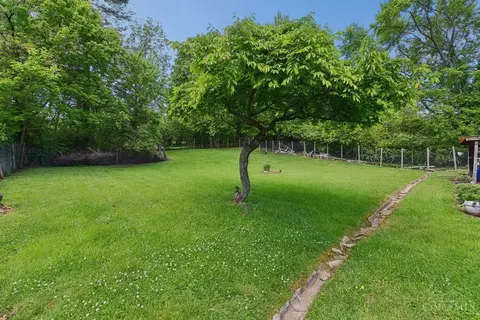 Exterior - 9613 Kosta Dr, Cincinnati, OH 45231 photo 11 of 13