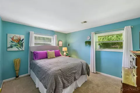 Bedroom - 9613 Kosta Dr, Cincinnati, OH 45231 photo 3 of 7