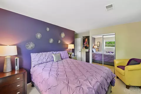 Bedroom - 9613 Kosta Dr, Cincinnati, OH 45231 photo 5 of 7