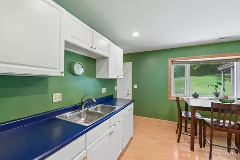 Kitchen - 9613 Kosta Dr, Cincinnati, OH 45231 photo 3 of 4