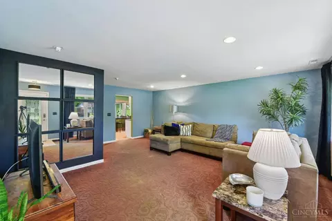 Living - 9613 Kosta Dr, Cincinnati, OH 45231 photo 2 of 4