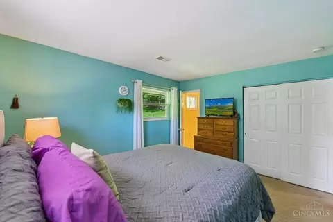 Bedroom - 9613 Kosta Dr, Cincinnati, OH 45231 photo 4 of 7