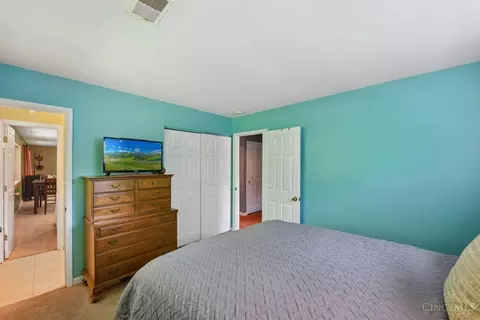 Bedroom - 9613 Kosta Dr, Cincinnati, OH 45231 photo 2 of 7