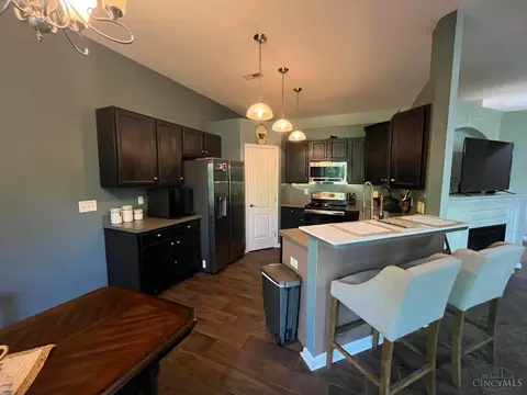 Kitchen - 7750 Bridge Point Dr, Cincinnati, OH 45248 photo 2 of 4