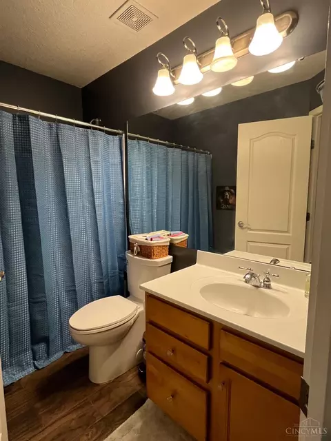 Bath - 7750 Bridge Point Dr, Cincinnati, OH 45248 photo 1 of 2