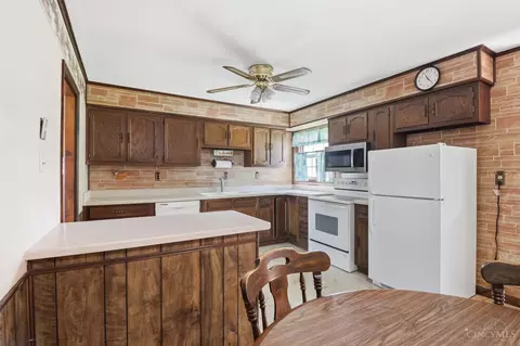 Kitchen - 6 Arrowhead Ct, Harrison, OH 45030 photo 4 of 4