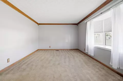 Living - 6 Arrowhead Ct, Harrison, OH 45030 photo 1 of 7