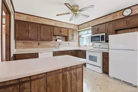 Kitchen - 6 Arrowhead Ct, Harrison, OH 45030 photo 3 of 4