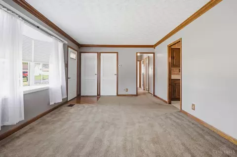 Living - 6 Arrowhead Ct, Harrison, OH 45030 photo 5 of 7