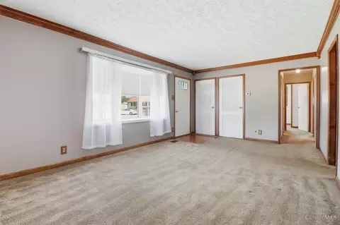 Living - 6 Arrowhead Ct, Harrison, OH 45030 photo 4 of 7