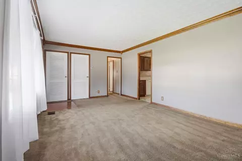 Living - 6 Arrowhead Ct, Harrison, OH 45030 photo 3 of 7
