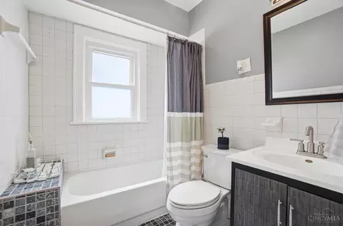 Bath - 6818 Merwin Ave, Cincinnati, OH 45227 photo 1 of 5