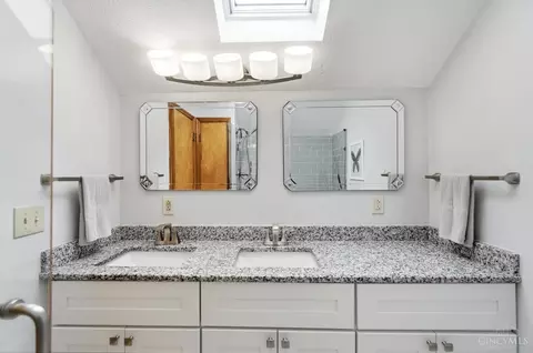 Bath - 6818 Merwin Ave, Cincinnati, OH 45227 photo 4 of 5