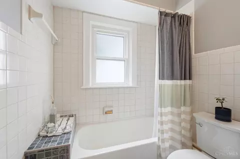 Bath - 6818 Merwin Ave, Cincinnati, OH 45227 photo 2 of 5