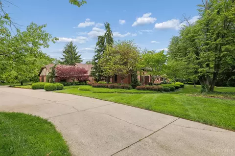 9 Little Creek Ln, Glendale, OH 45246