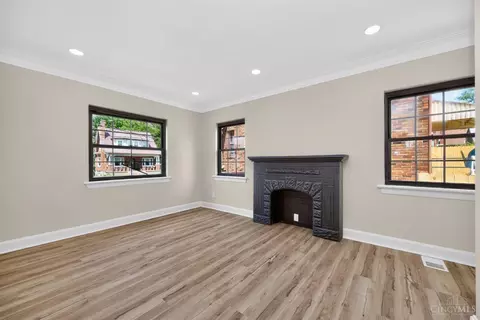Living - 4229 Harding Ave, Cheviot, OH 45211 photo 4 of 4
