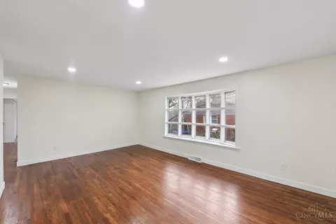 Living - 357 Meadowcrest Rd, Cincinnati, OH 45231 photo 4 of 7