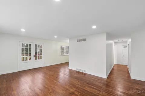 Living - 357 Meadowcrest Rd, Cincinnati, OH 45231 photo 1 of 7