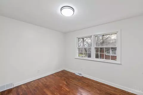 Bedroom - 357 Meadowcrest Rd, Cincinnati, OH 45231 photo 6 of 10