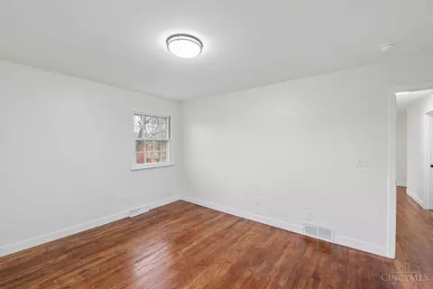 Bedroom - 357 Meadowcrest Rd, Cincinnati, OH 45231 photo 10 of 10