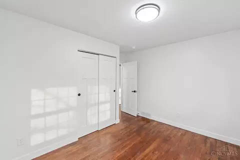 Bedroom - 357 Meadowcrest Rd, Cincinnati, OH 45231 photo 5 of 10