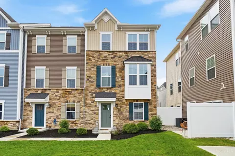 9 Wentworth Ln, Deer Park, OH 45236