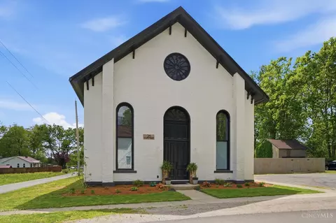 26 South St, Harveysburg, OH 45032
