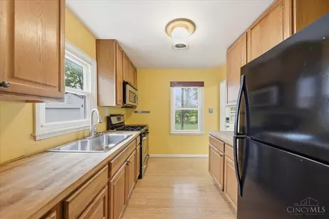 Kitchen - 4314 Williams Ave, Cincinnati, OH 45236 photo 1 of 2