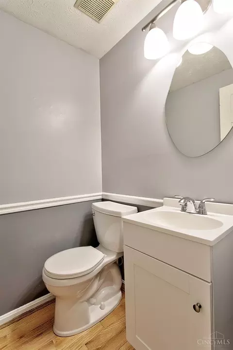 Bath - 464 Vancover Ct, Cincinnati, OH 45244 photo 1 of 2