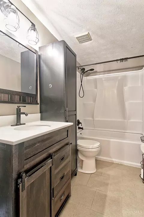 Bath - 464 Vancover Ct, Cincinnati, OH 45244 photo 2 of 2