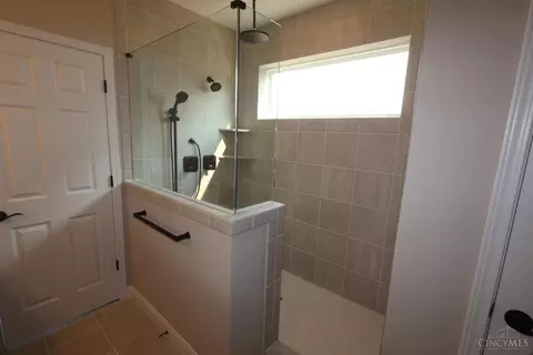 Bath - 195 Tilly Ct, Springboro, OH 45066 photo 3 of 5