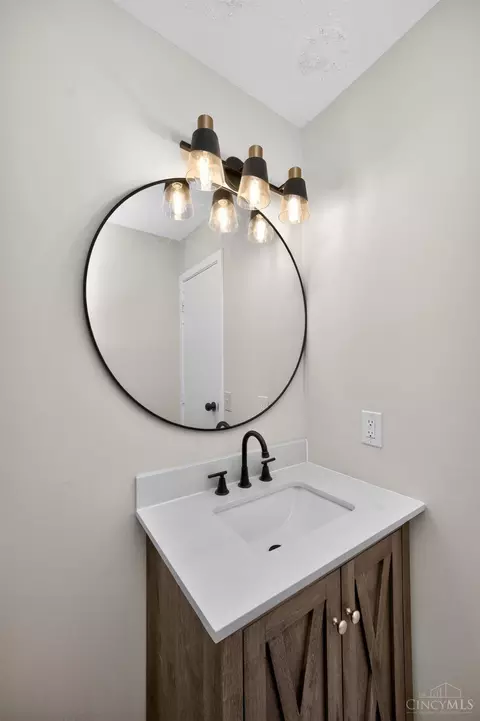 Bath - 11424 Riga Ct, Forest Park, OH 45240 photo 4 of 6