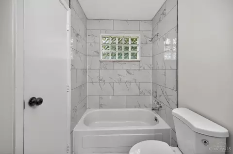 Bath - 11424 Riga Ct, Forest Park, OH 45240 photo 2 of 6