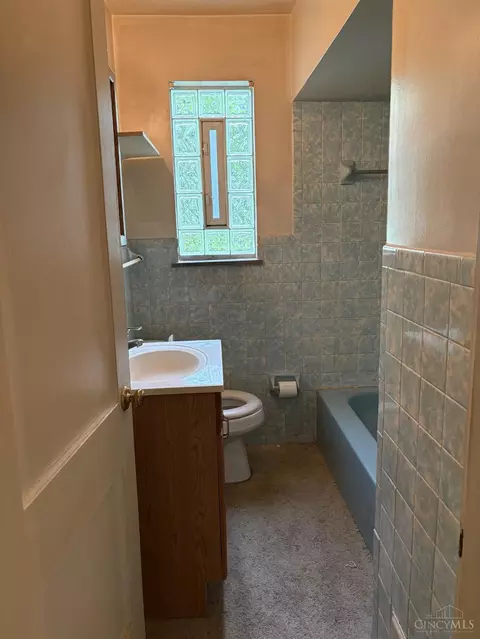 Bath - 3880 Bennett Rd, Cincinnati, OH 45245 photo 1 of 2