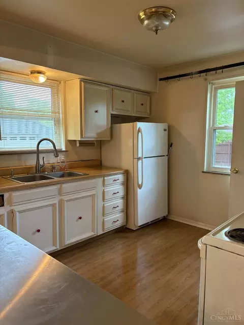 Kitchen - 3880 Bennett Rd, Cincinnati, OH 45245 photo 2 of 3