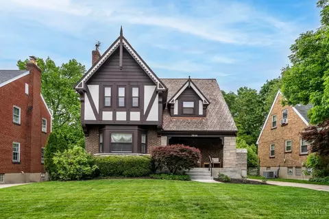 3846 Drakewood Dr, Cincinnati, OH 45209