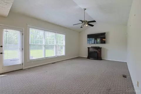 Living - 10152 Timberview Ct, Woodlawn, OH 45215 photo 3 of 6