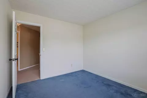 Bedroom - 10152 Timberview Ct, Woodlawn, OH 45215 photo 5 of 10