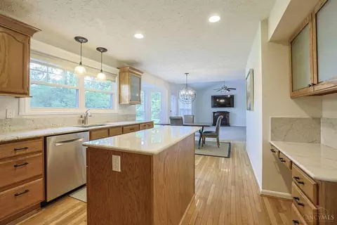 Kitchen - 10152 Timberview Ct, Woodlawn, OH 45215 photo 2 of 4
