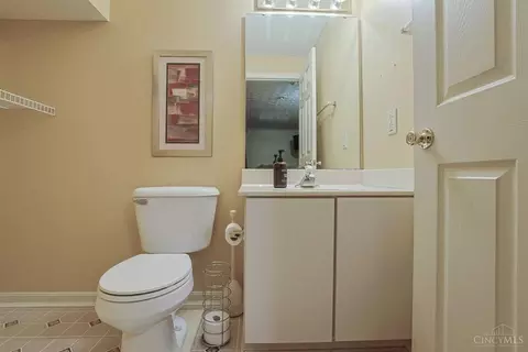 Bath - 10152 Timberview Ct, Woodlawn, OH 45215 photo 4 of 4