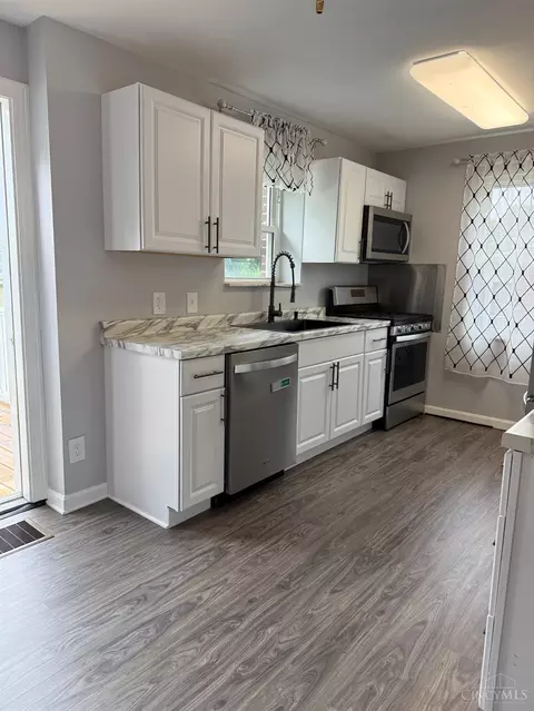 Kitchen - 173 W Crest Dr, Reading, OH 45215 photo 2 of 2