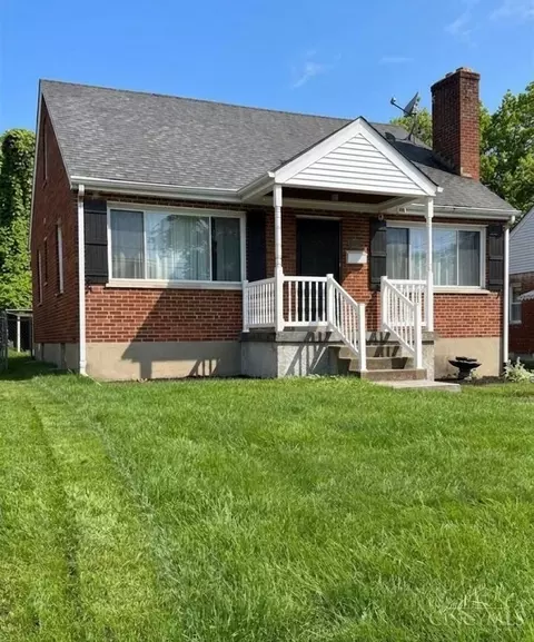 173 W Crest Dr, Reading, OH 45215